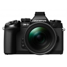 OM-D E-M1 fekete + 12-40 mm PRO (f/2.8) OM-D E-M1 fekete + 12-40 mm PRO (f/2.8)