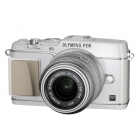 E-P5 fehér + 14-42 II R ezüst E-P5 fehér + 14-42 II R ezüst