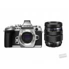 OM-D E-M1 ezüst + 12-40 mm PRO (f/2.8) OM-D E-M1 ezüst + 12-40 mm PRO (f/2.8)
